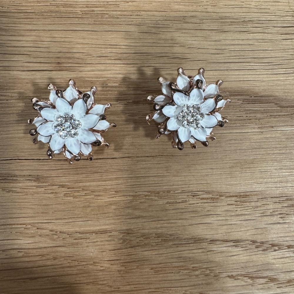 White Flower earrrings